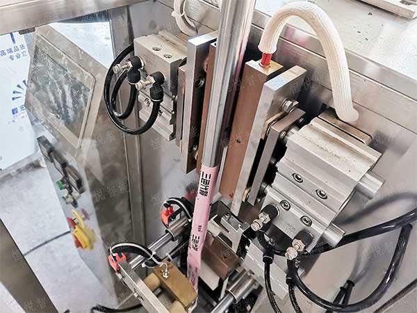 夾拉式的圓角粉末午夜精品福利视频