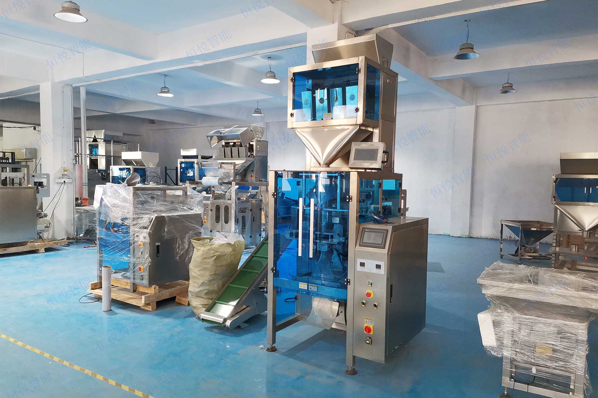 全自動顆粒稱重午夜精品福利视频械設備是一種機械給料裝置與傳感器稱重裝置結合的一種定量裝袋機械